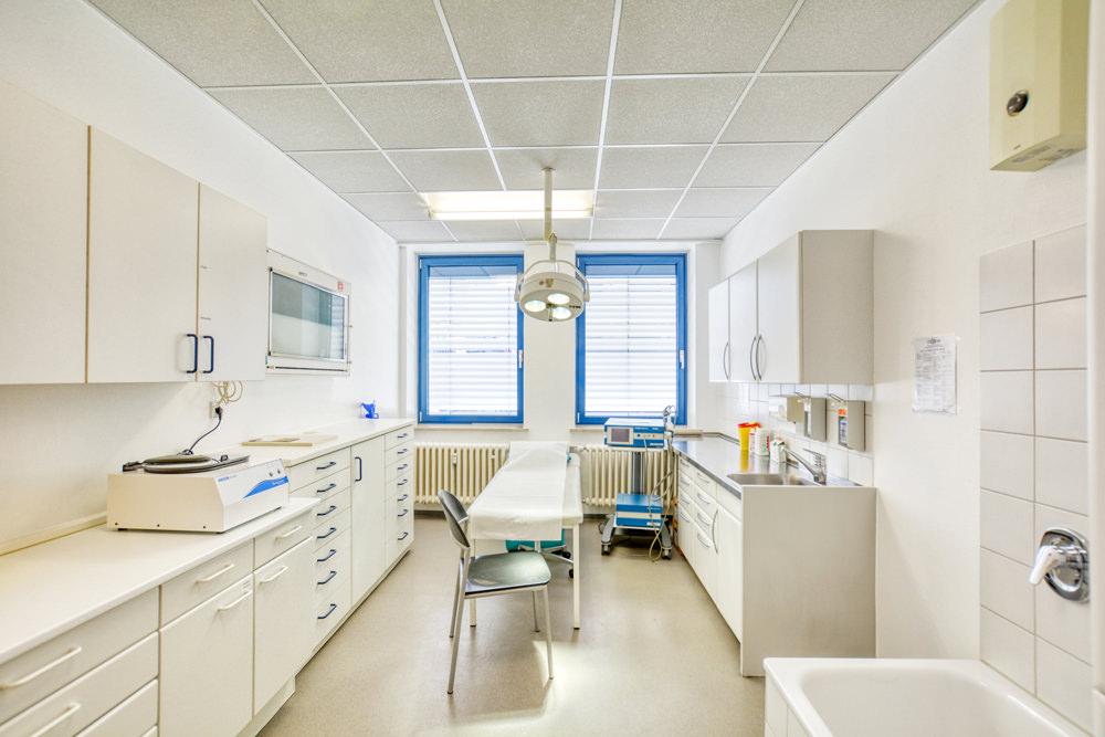 Orthopäde Stuttgart Nord - Dr. Amro - Behandlungszimmer